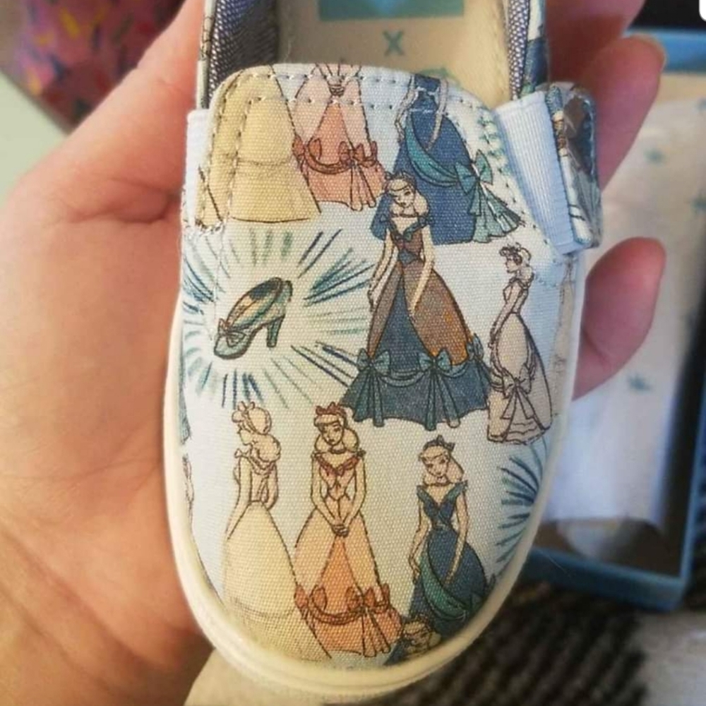 Disney Toddler Toms - Picture 1 of 4